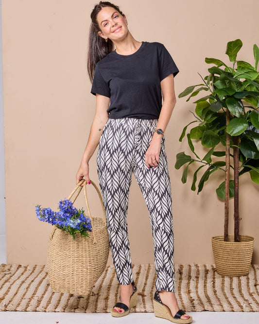 Gia - Moonlight: Classic pants with elasticated waistband and straight leg