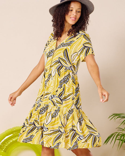 Ella - Yellow Palm: Short Sleeve V-Neck Knee Length Tiered Midi Button-up Dress