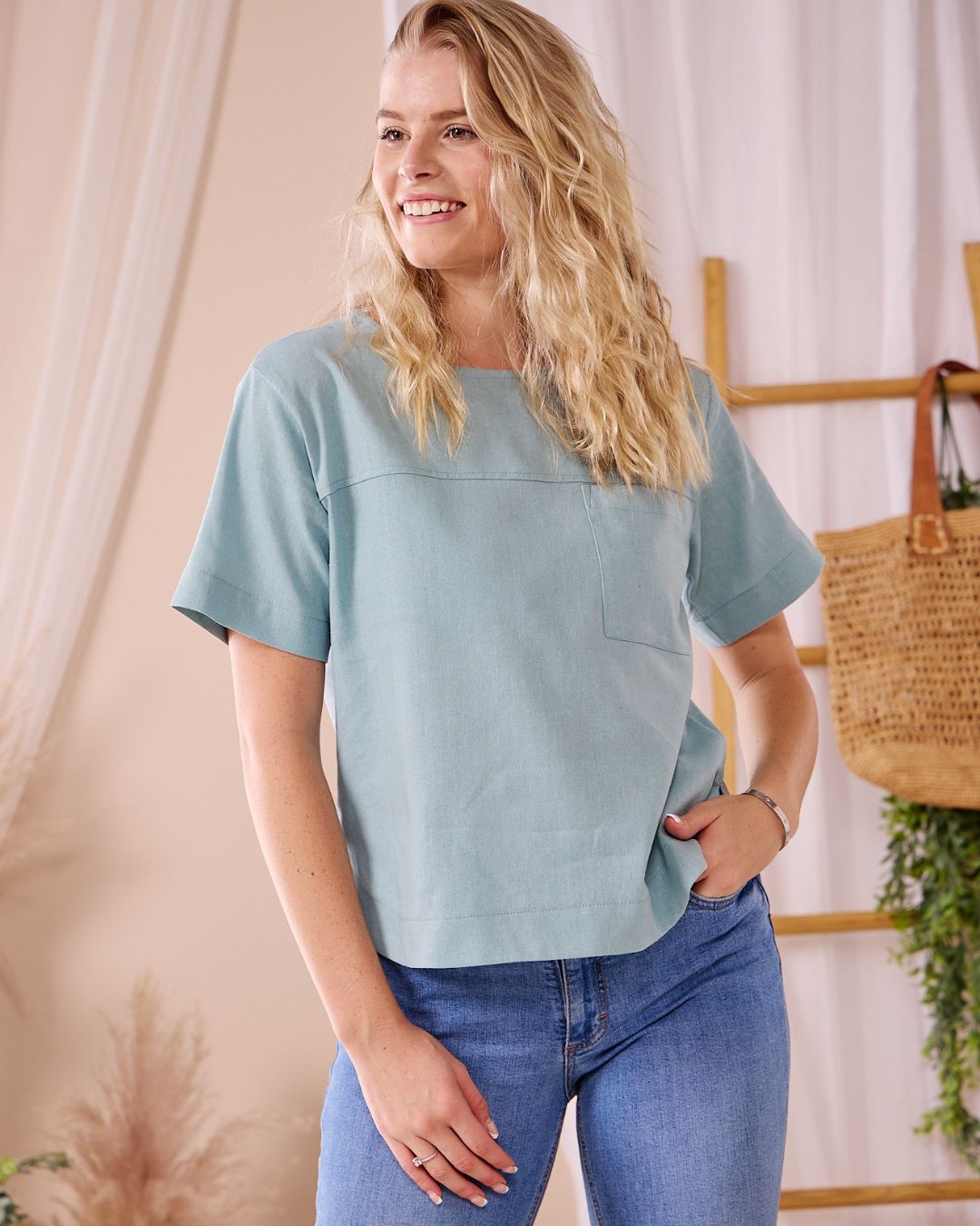 Kaia - Dream Blue: Classic linen top